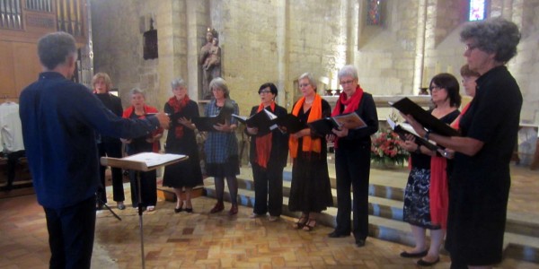 Le chœur de la Tour d'Aigues avant le concert